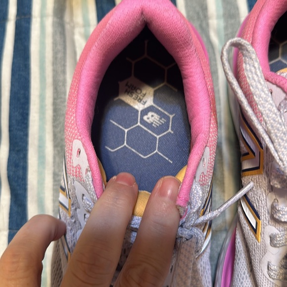 New Balancece - Picture 2 of 5